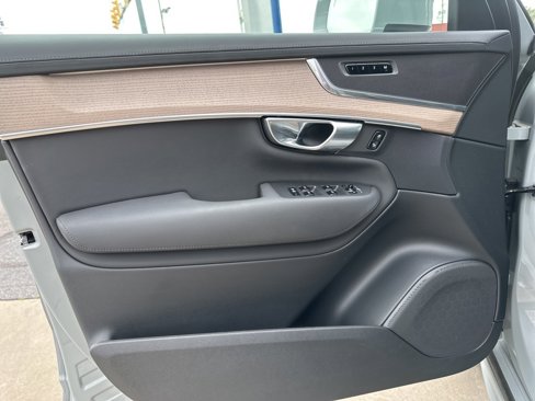 Certified 2025 Volvo XC90 B5 Plus image 19