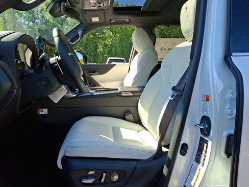 New 2025 Lexus LX 600 4WD w/ Luxury Package image 7