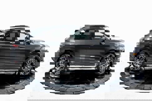 Certified 2025 Porsche Macan image 8