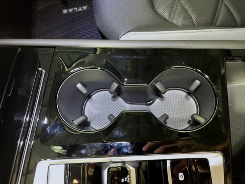 New 2025 Volkswagen Atlas Peak Edition SE image 16