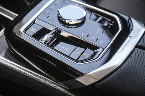 New 2026 BMW 760i xDrive w/ Premium Package image 16