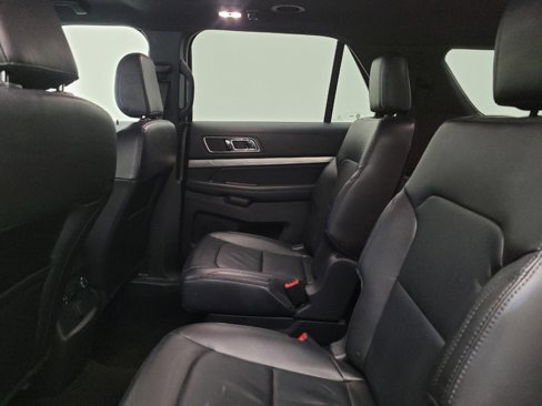 Used 2018 Ford Explorer XLT w/ Equipment Group 202A image 18