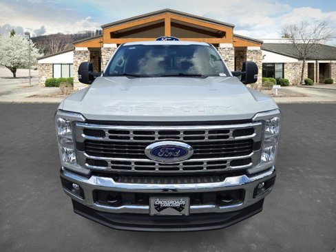 New 2025 Ford F250 XLT w/ FX4 Off-Road Package image 2
