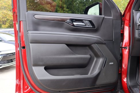 Used 2025 Chevrolet Tahoe Z71 w/ Comfort Package image 21