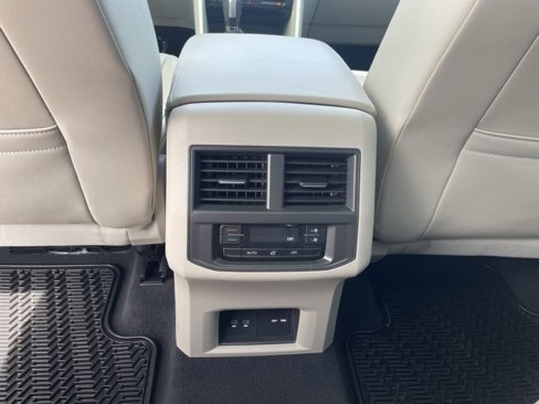Used 2023 Volkswagen Atlas SE image 37