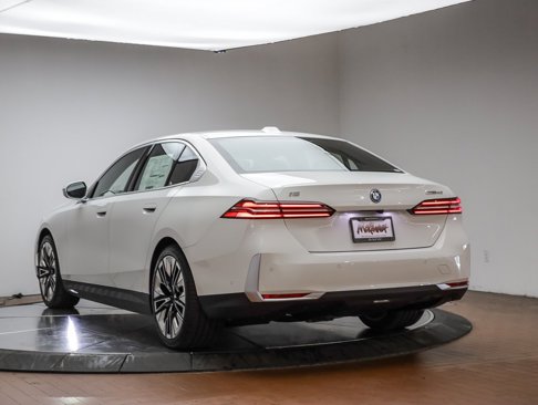 New 2026 BMW i5 eDrive40 w/ Premium Package image 8