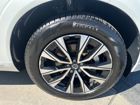 Certified 2025 Volvo XC60 B5 Plus image 12