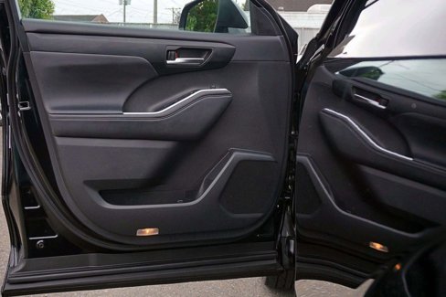 Used 2024 Toyota Highlander FWD image 14