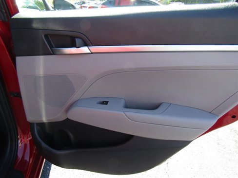 Used 2020 Hyundai Elantra SE image 31
