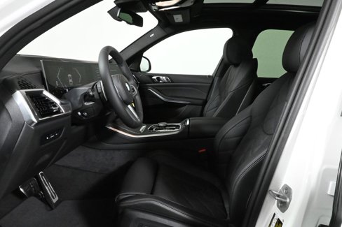 New 2026 BMW X5 xDrive40i w/ M Sport Package image 3