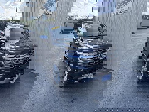 Used 2024 Ford Expedition Platinum image 5