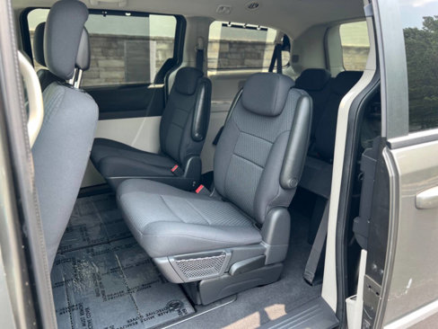 Used 2010 Dodge Grand Caravan Crew w/ Entertainment Group 2 image 16