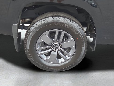 Used 2025 Nissan Frontier SV image 8