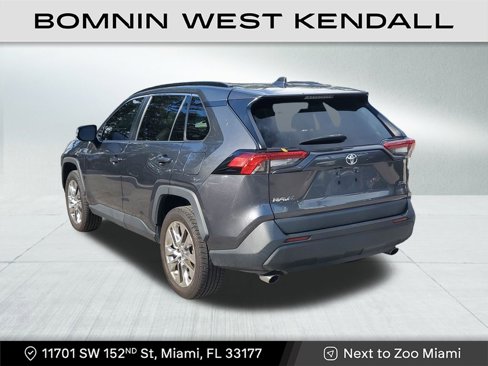Used 2021 Toyota RAV4 XLE Premium image 5