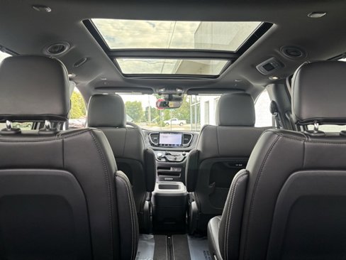 New 2026 Chrysler Pacifica Select image 29
