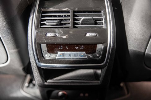Used 2025 BMW X7 M60i w/ Climate Comfort Package image 39