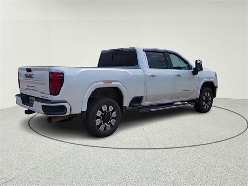 Used 2024 GMC Sierra 3500 Denali w/ Technology Package image 3