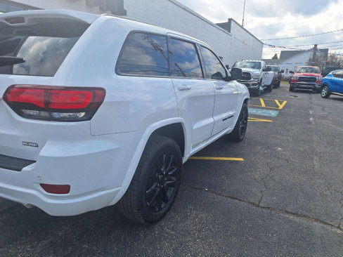 Used 2021 Jeep Grand Cherokee Laredo X image 7