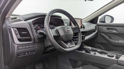 Used 2025 Nissan Rogue SV image 24
