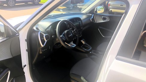 Used 2023 Kia Soul LX w/ LX Technology Package image 10