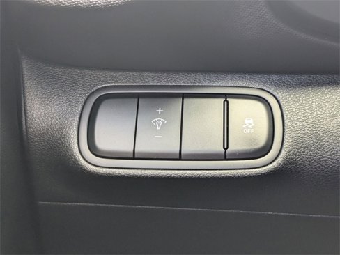 Used 2025 Hyundai Venue SE image 19