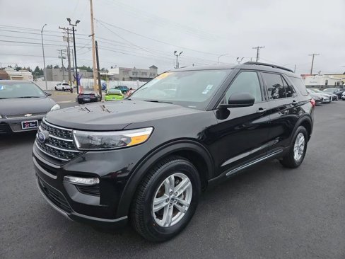Used 2024 Ford Explorer XLT w/ Equipment Group 202A image 3