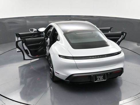 New 2025 Porsche Taycan image 40