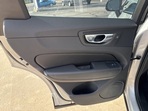 Certified 2025 Volvo XC60 B5 Plus image 29