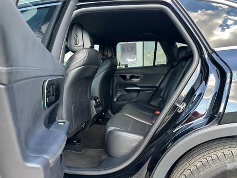 Used 2024 Mercedes-Benz GLC 300 4MATIC image 26