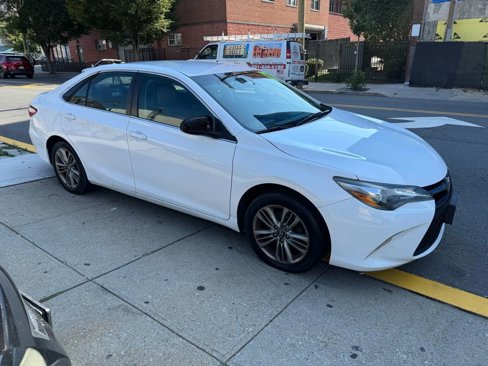Used 2017 Toyota Camry SE image 6