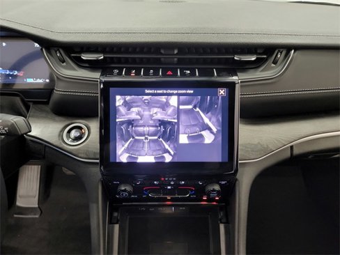 Used 2025 Jeep Grand Cherokee L Limited w/ Luxury Tech Group II image 31