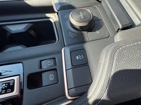 Used 2025 Toyota Grand Highlander AWD Hybrid image 27