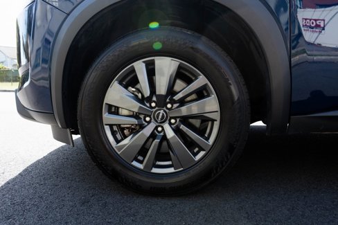 Used 2024 Nissan Pathfinder SV image 11