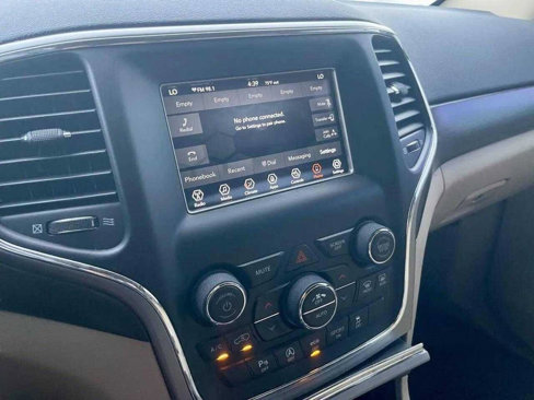 Used 2018 Jeep Grand Cherokee Laredo image 32