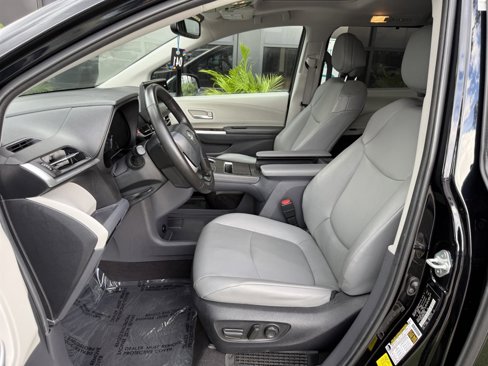 Used 2023 Toyota Sienna XLE image 13