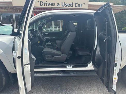 Used 2022 Toyota Tacoma TRD Sport w/ TRD Premium Sport Package image 6