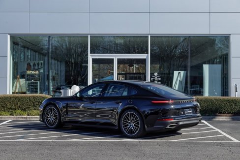 New 2025 Porsche Panamera 4 image 3