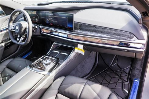 Used 2025 BMW 740i xDrive image 25