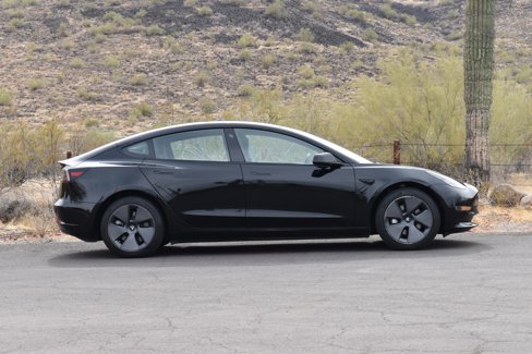 Used 2023 Tesla Model 3 Standard Range image 9