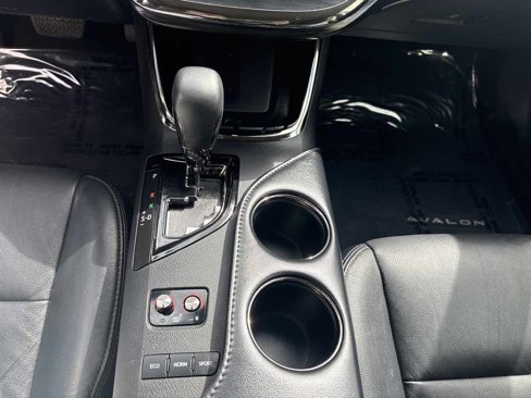 Used 2016 Toyota Avalon Touring image 17