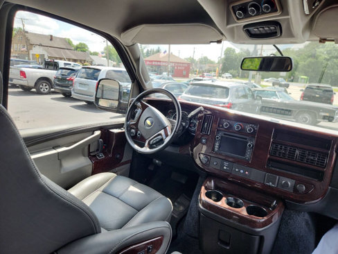 Used 2018 Chevrolet Express 2500 w/ Enhanced Convenience Package image 9