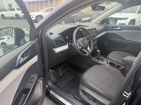Used 2024 Volkswagen Taos SE image 9