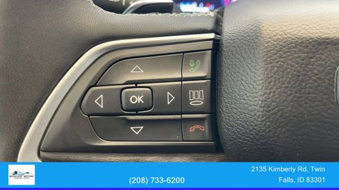 Used 2023 Jeep Grand Cherokee Limited w/ Black Appearance Package image 24