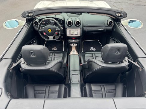 Used 2014 Ferrari California image 32