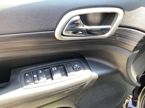 Used 2022 Jeep Grand Cherokee Laredo X image 24