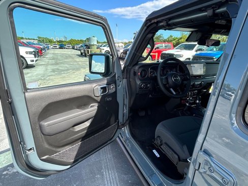 New 2025 Jeep Wrangler Unlimited Rubicon image 26