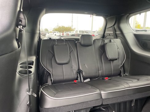 New 2026 Chrysler Pacifica Limited w/ Uconnect Theater Family Group image 36