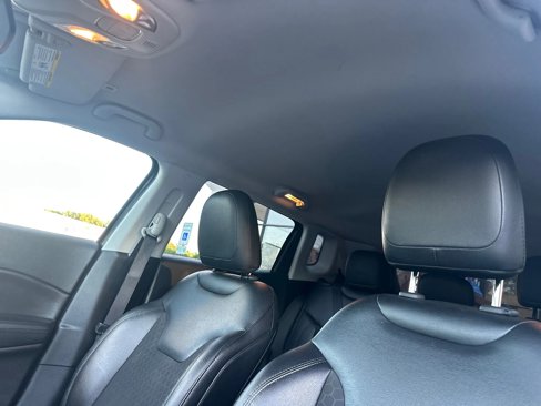Used 2019 Jeep Compass Latitude image 15
