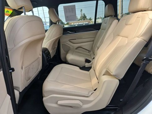 Used 2023 Jeep Grand Cherokee L Limited image 17