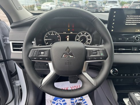 New 2025 Mitsubishi Outlander AWD image 18